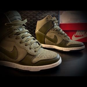 Nike Sky-Hi Dunks (women’s)